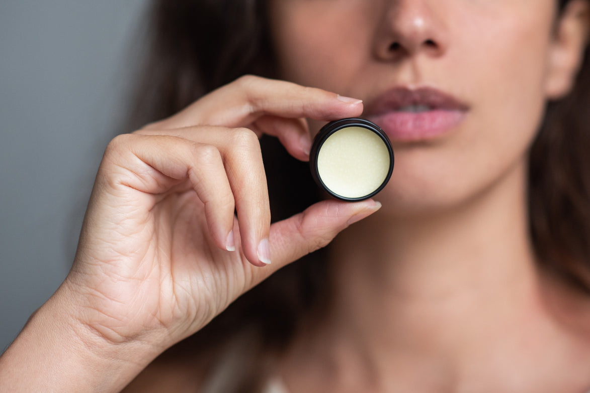 Nærende læbepomade med Tea Tree Oil